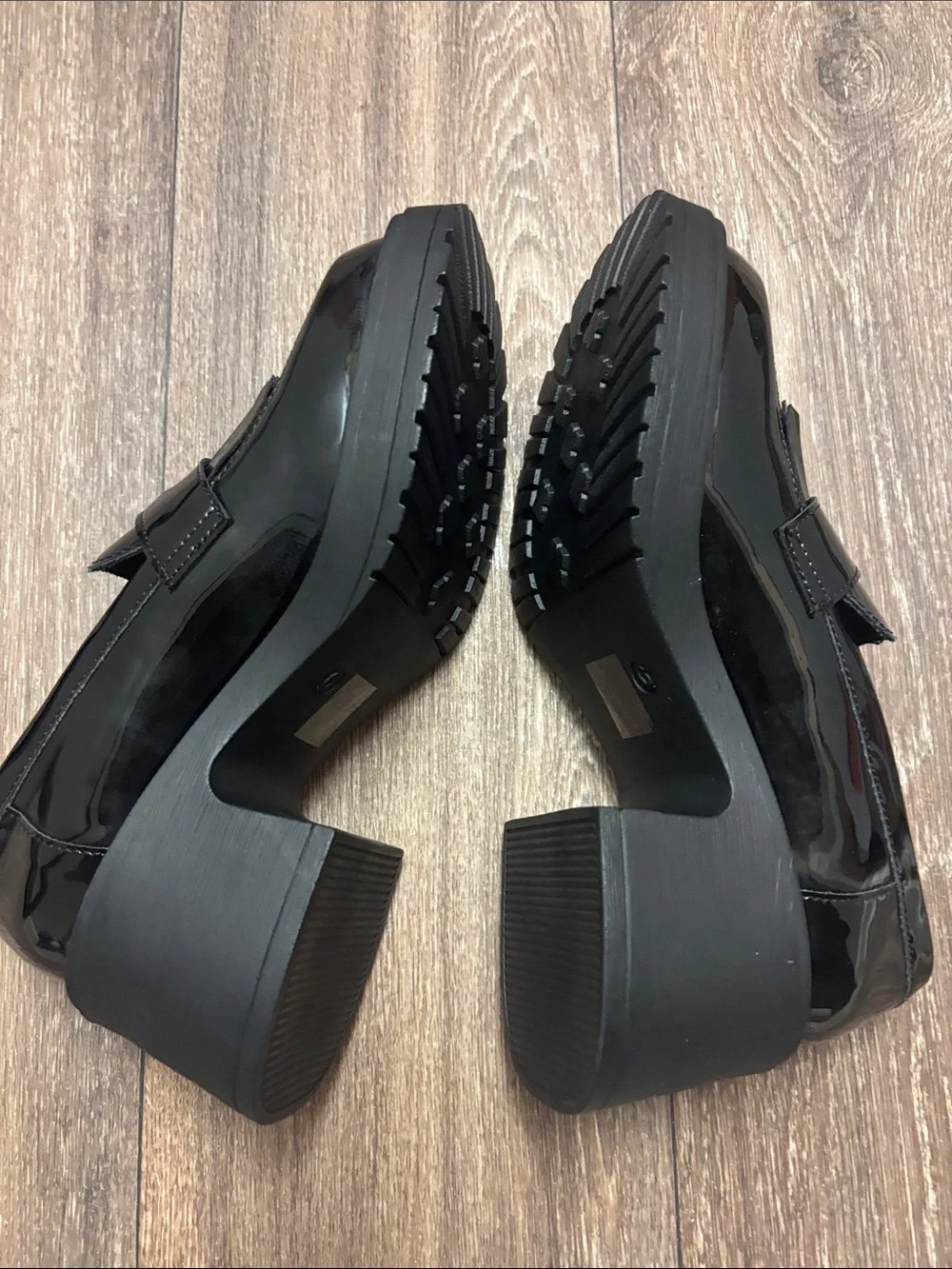 Dirty Laundry glossy black